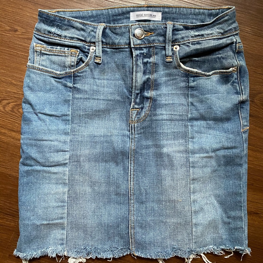 Good American stretchy skirt